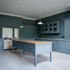 Selecția de mobilier pentru pereții bucătăriei