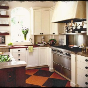 Soba retro sub capota șemineului