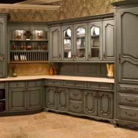 Fațade gri ale unui set de bucătărie