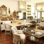 การตกแต่งภายในของห้องครัวในบ้านที่เรียบง่าย