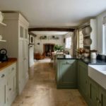 ครัวแคบ ๆ ในบ้านส่วนตัว