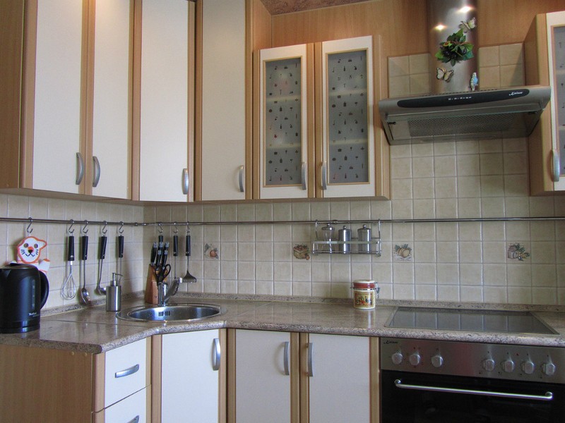 Hood made of metal over the hob