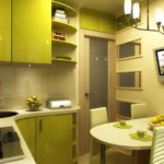 Petite cuisine avec table à manger