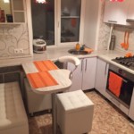 Petit canapé dans une petite cuisine