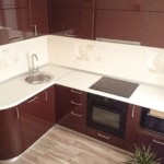 Casque d'angle avec façades émaillées