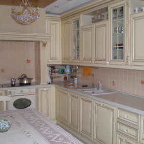 Conjunto clássico para uma cozinha de tamanho médio