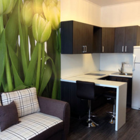 Dinding mural di dinding ruang tamu dapur