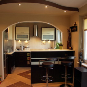 Arco retroiluminado na sala de cozinha