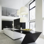 Sebaliknya perabot dapur dengan tingkap besar