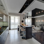 Siling pelbagai peringkat di ruang tamu dapur