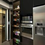 Alat dengar hitam dengan teknologi bersepadu