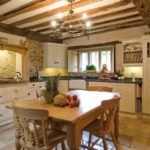 Винтидж лампа над масата за хранене