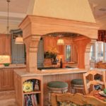 Огромен качулка над кухненския остров