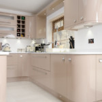 Fațade lucioase de mobilier de bucătărie