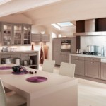 Design spațios al bucătăriei insulare