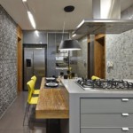 Mui xe bằng thép không gỉ trên bếp