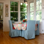 Сини капаци на кухненски столове