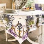 Празнична покривка на масата за хранене