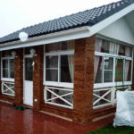 Καλοκαιρινή κουζίνα με πλαστικά παράθυρα