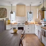 Τραπέζι από φυσικό ξύλο