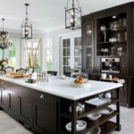 Muebles de madera con fachadas de marco.