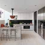 Вградени надолу светлини на плосък таван