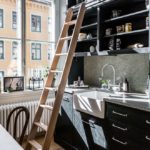 Стълба в интериора на кухнята