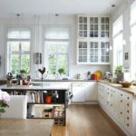 Декорация на прозорци в кухнята на хола
