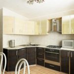 Meubles de cuisine avec évier dans la section d'angle