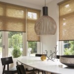 luz de techo sobre mesa ovalada