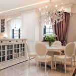 Κλασσικές καρέκλες κουζίνας