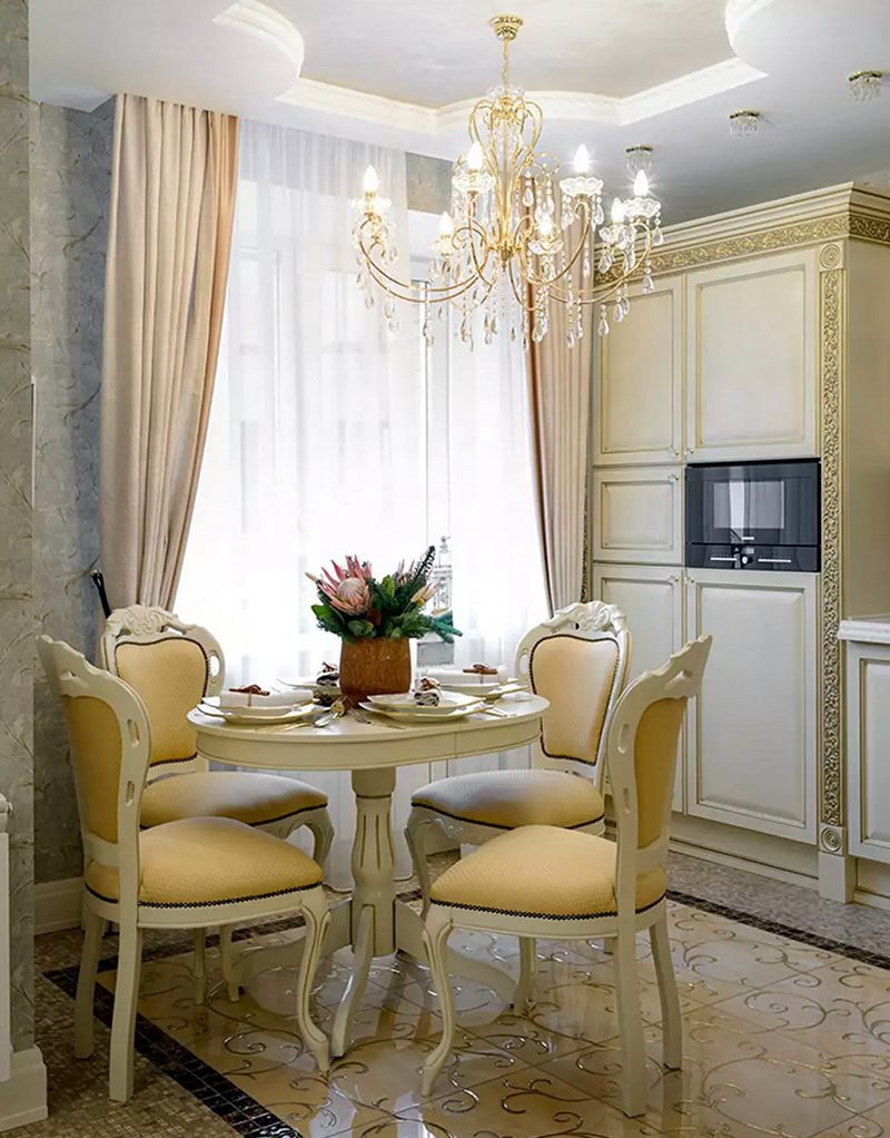Κουζίνα-σαλόνι-τραπεζαρία σε κλασικό στιλ