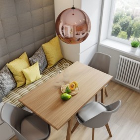 Groupe avec chaises grises