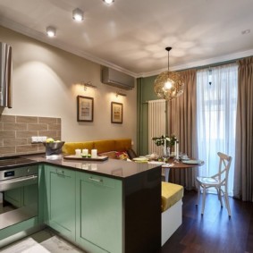 Conception d'une cuisine moderne avec péninsule