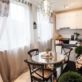 cuisine-séjour avec deux fenêtres