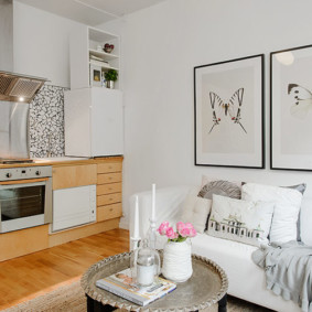 Wall decor over the sofa with modular paintings