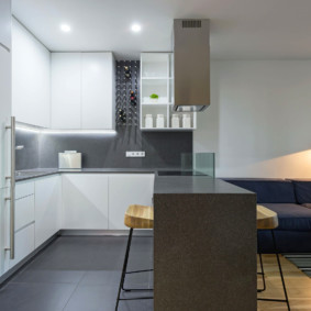 Minimalist Corner Headsets