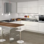 Barra de bar en la cocina de la esquina