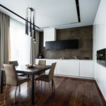 Grupo de comedor en un piso de madera de cocina