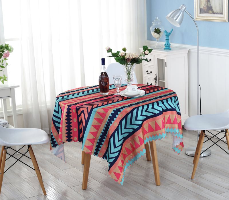 Кухненска покривка с геометрични шарки.