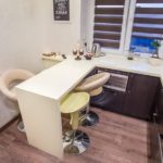 Comptoir de bar au lieu d'une table à manger