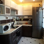 Carrelage céramique au sol clair