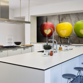 Papel de parede com impressão de fotos no design da cozinha