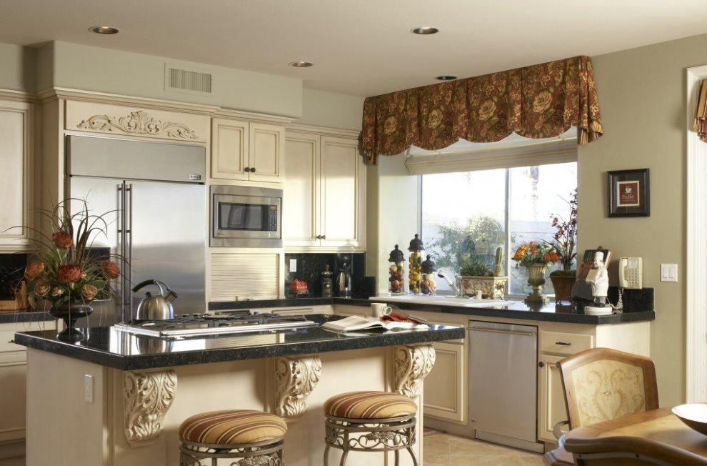 Μαλακό ψάρι στο παράθυρο της κουζίνας