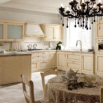 Lustre noir sur la table à manger