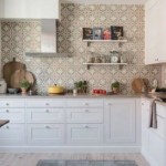 Corner kitchen with mosaic tiles