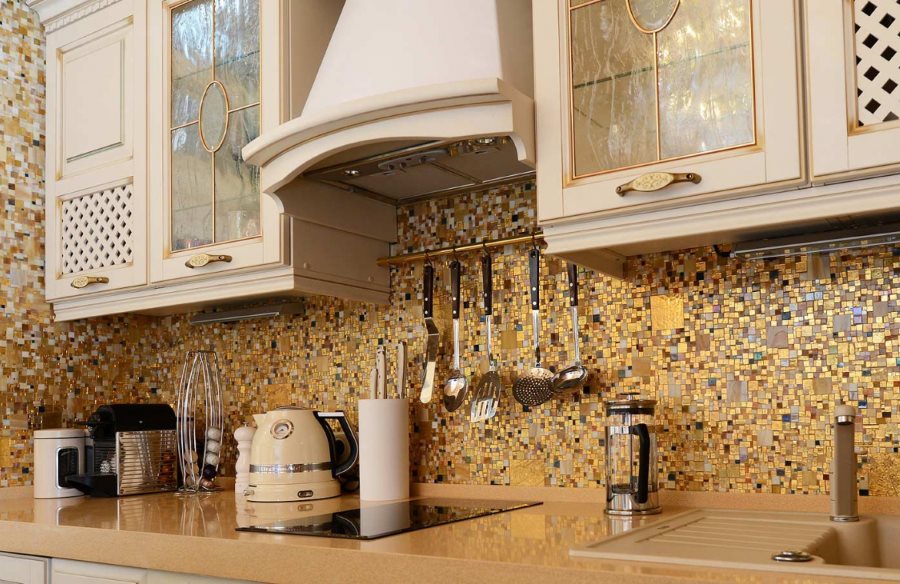 Classic gold tiled apron