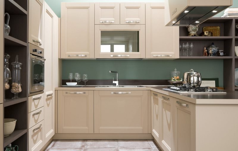 Aparate încorporate în bucătărie cu un set în formă de U