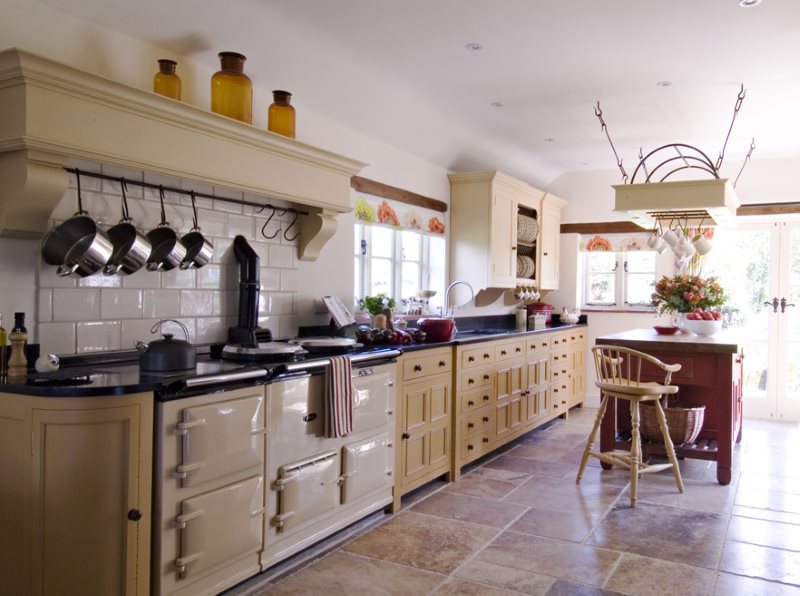 Aparate retro în interiorul unei bucătării moderne