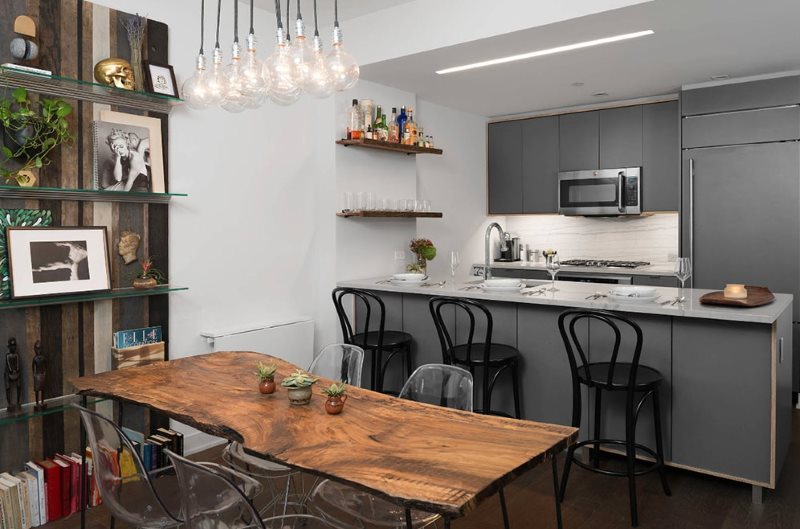 Interior dapur dengan facades kelabu